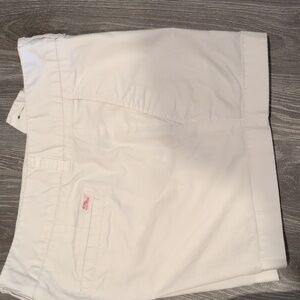Vineyard Vines White Shorts with Pink 🩷 Whale. Size 4